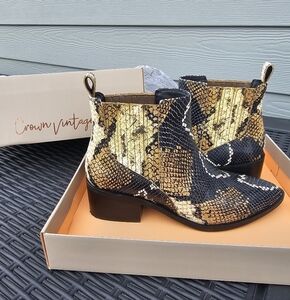 Crown Vintage Womens  Snakeskin Faux Leather Chelsea Boots, 7.5
